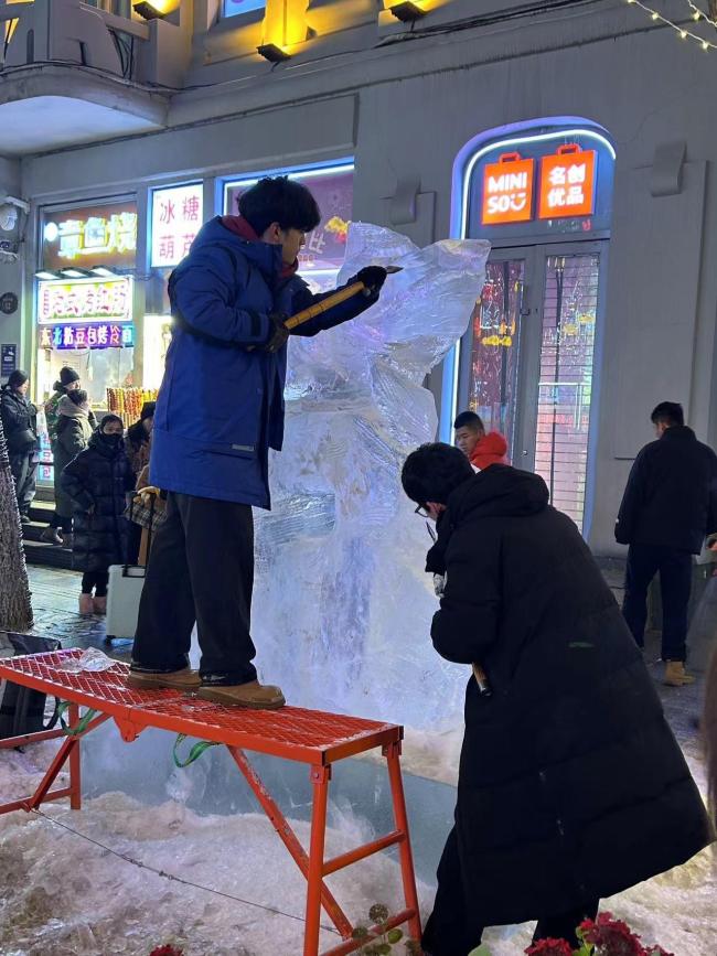 南方游客蜂拥而至！哈尔滨搓澡工称接待的全是外地人