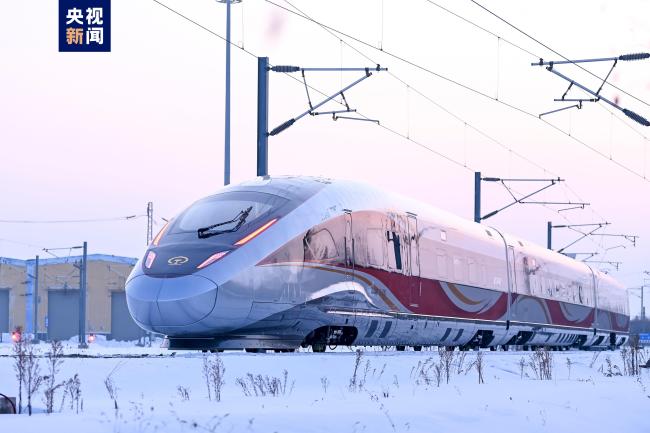 冰雪旅游升温 铁路部门投放7组新型高寒智能动车组