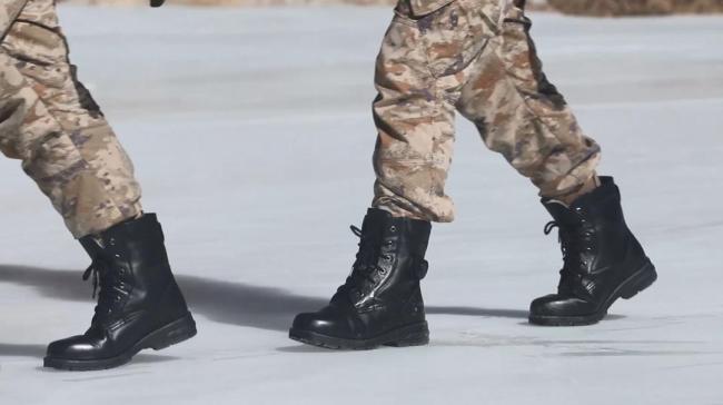 边防战士穿上了充电加热靴提供可靠御寒门径