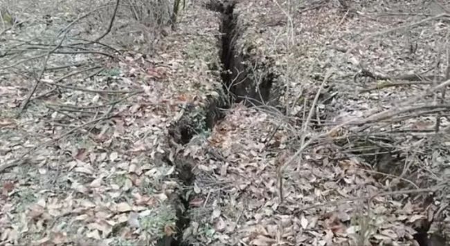 云南镇雄山体滑坡47人失联，村民称两月前看见山顶有裂缝