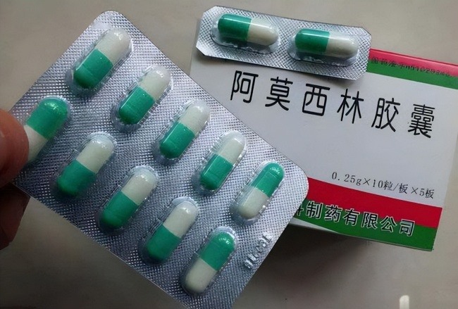 嗓子一肿就吃消炎药,专家:不建议盲目服用抗生素!