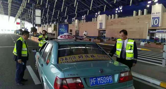 胡锡进：浦东机场禁网约车考虑不足，一市两规？