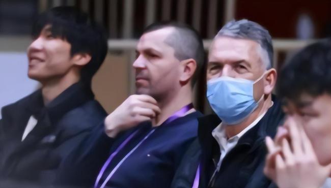 球探观摩最佳一战！杨瀚森却遭挑刺：防守坏习惯+进攻手段单一