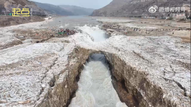 黄河壶口瀑布再现彩虹通天景象