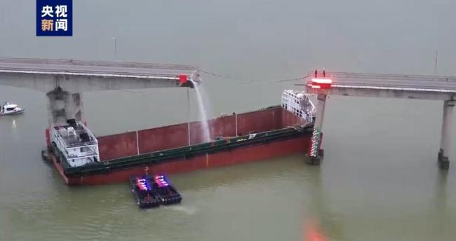 南沙区一大桥被船只撞断 伤亡情况不明 相关部门正在现场处置