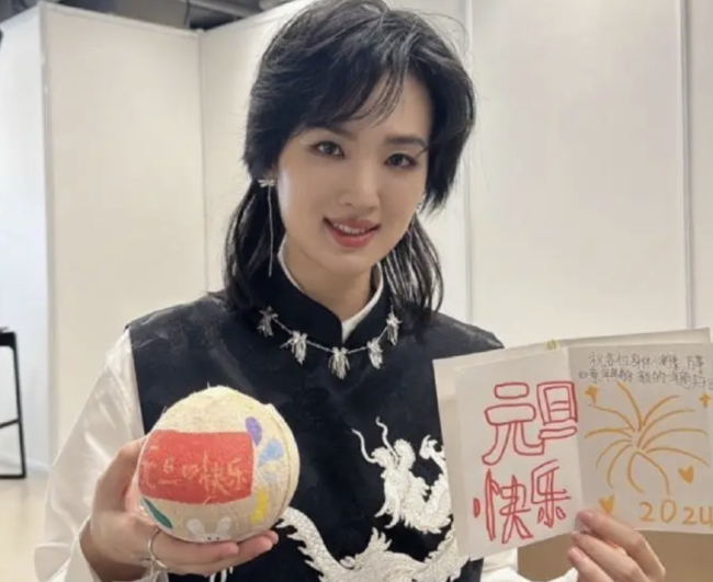 姚安娜被群嘲丑没演技！导演谈姚安娜片酬：肯定不贵啊