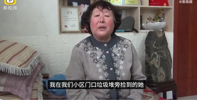 夫妻收养重病弃婴16年花费50万 靠上街乞讨和哭丧筹钱