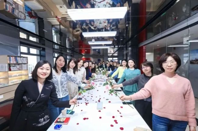 五辰律师联合中华网成功举办的女神节读书会活动