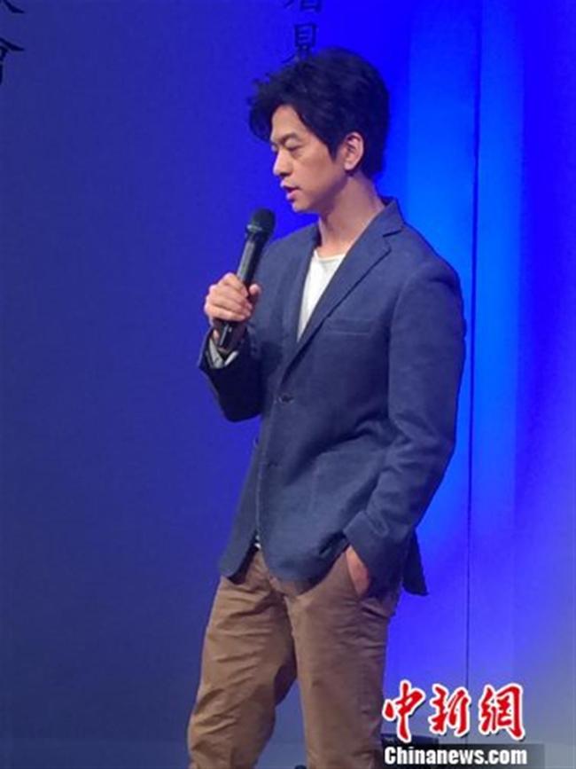 1993年李健在清华大学入学照好稚嫩的脸蛋