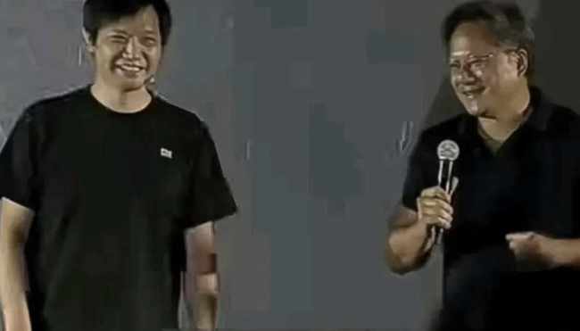 黄仁勋十年前蹭雷军场子全程中文:我也是米粉!