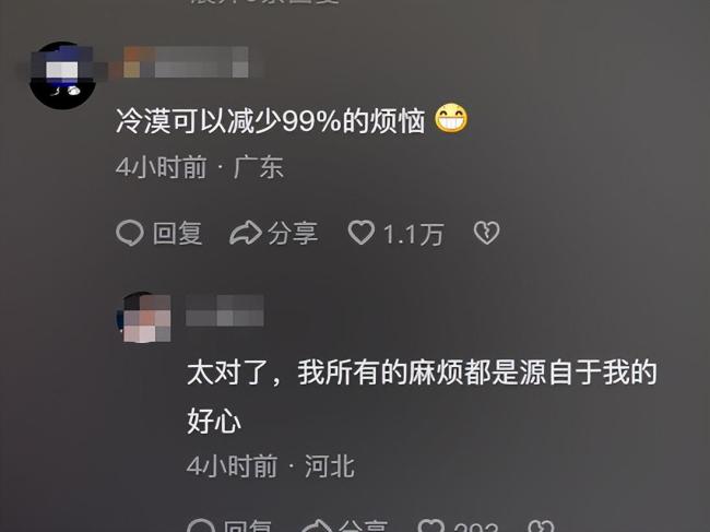 店主借椅子给蹲地大妈坐，结果2分钟后被顺走