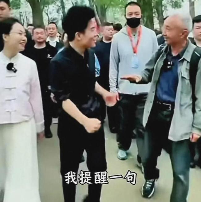 戴建业教授与董宇辉同游东湖还催婚，在线呼唤李厅长安排找翠花