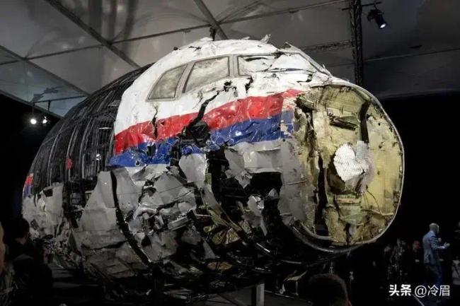 普京含泪为恐袭遇难者点蜡致哀誓言严惩所有肇事者