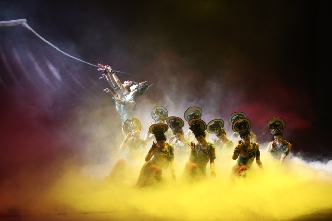 中国残疾人艺术团千手千眼全国巡演 该剧累计在敦煌大剧院驻场演出105场