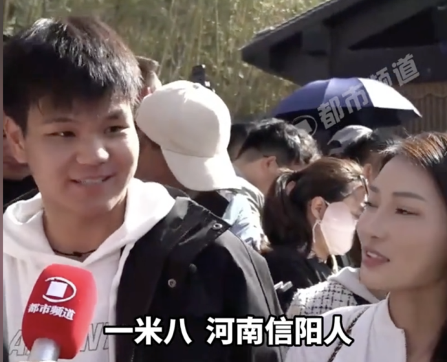 23岁小伙直播间相亲标准富二代2