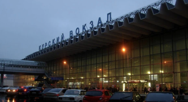 俄罗斯一火车站收到炸弹威胁进行人员疏散