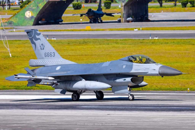 最新消息！花莲空军基地8架F-16战机因地震受损