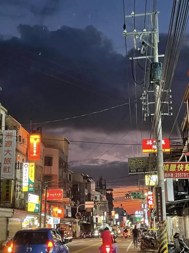 台湾强震前网上现“天空异象”照片  网友留言“如9·21大震前”