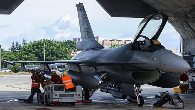 台军多架F-16战机因地震受损 台退将发声：已完成更换修复工作