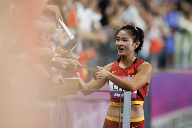梁小静创今年亚洲女子百米最佳成绩 海外赛群雄逐鹿