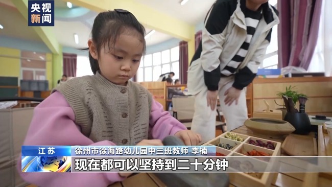 幼儿园园长骄傲介绍小朋友的厨艺 小灶台烹出大智慧