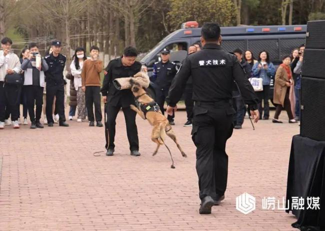 中国海警排练“上春山” 警民共谱反诈新篇章