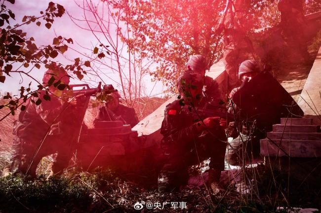 直击现场！武警特战队员实战化训练精彩瞬间