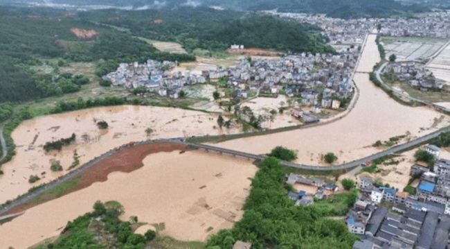 洪涝灾害致赣南2万余人受灾 多地遭遇强对流天气