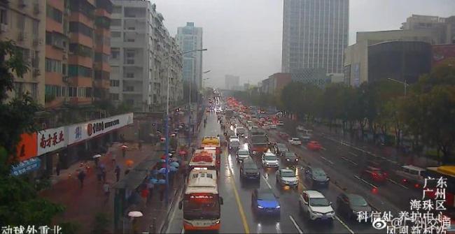 广州多区发布暴雨黄警可延迟上学 应急响应启动