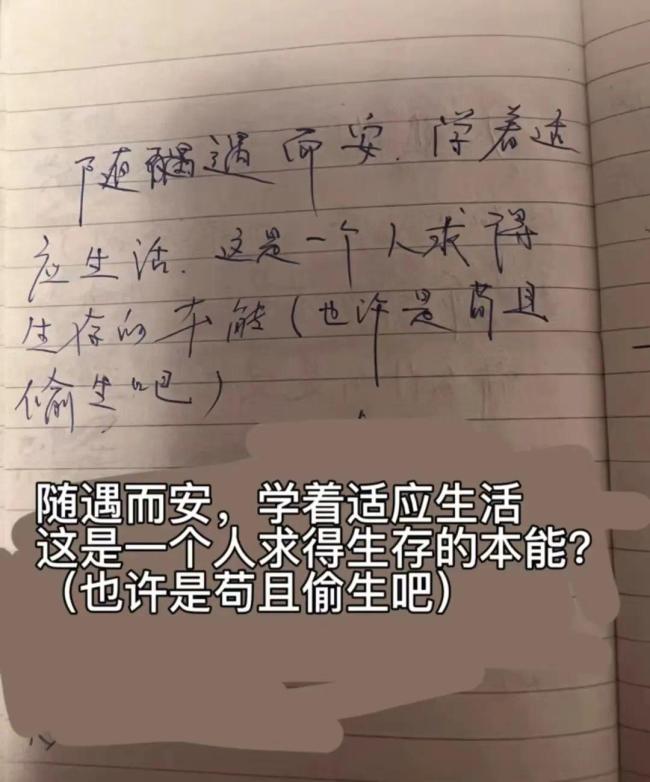 一位过世农村老人留下满院墙心事 他把岁月写在砖墙上