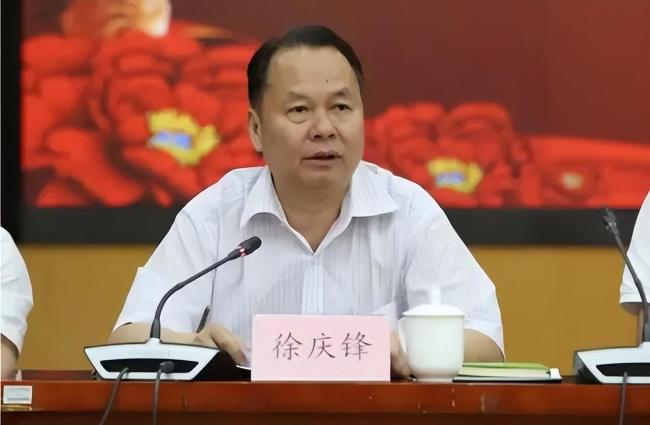 广东两任卫健委主任半年内相继落马 权力场现塌方式腐败