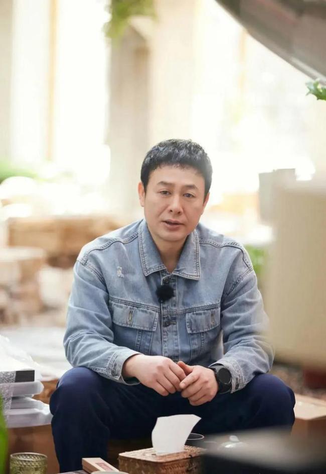 张颂文称早年曾靠翁虹买机票回家 揭秘综艺里的真性情大叔