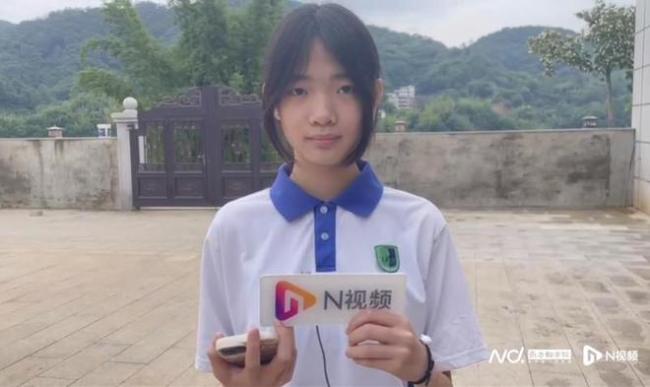 高速拦车者外孙女：外公值得学习