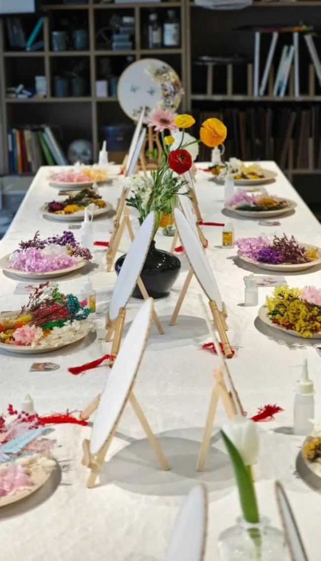 河南一景区免费为游客送胡辣汤，五一亲子游好去处！