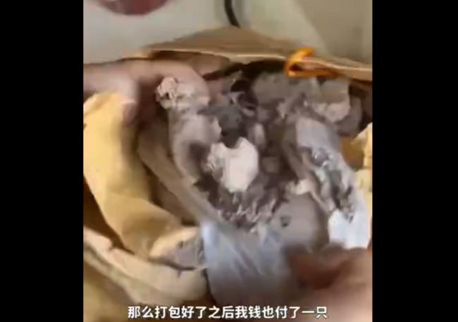 女子买3叫花鸡回家发现2只仅有泥巴