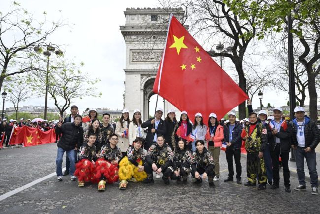 高清大图｜到访法国 习近平受到热情迎接