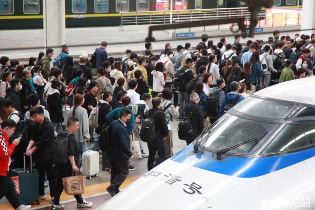 各地铁路迎来返程客流高峰