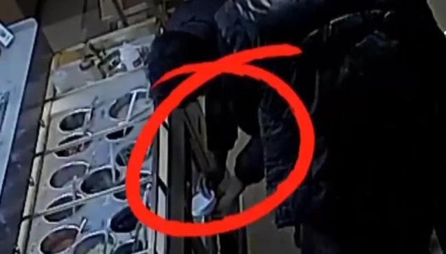 4月11日,平谷分局对四名男子展开抓捕行动.