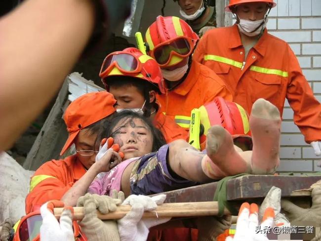 汶川地震“钢腿女孩”发文悼念朋友 坚强重生，致敬生命