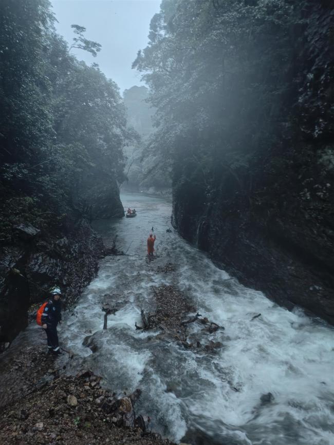 两男子在福清大化山失联一人获救 搜救行动持续进行