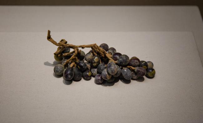 这串烂葡萄竟是古人用玻璃吹的 宋代匠艺惊艳至今