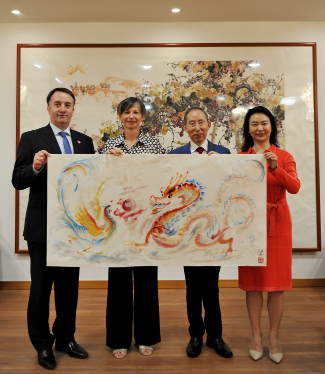 龙宇翔与法国波尔多市副市长Sylvie Schmitt亲切会见