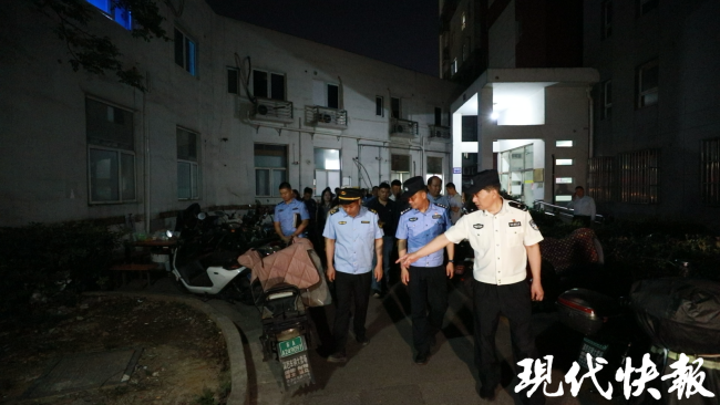 江苏夜查清理违停电动车21350辆 安全整治进行时