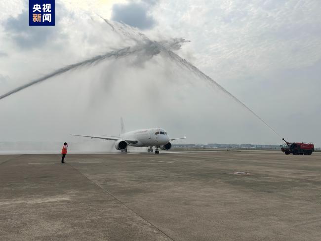 香港→上海 C919完成首个跨境商业包机航行