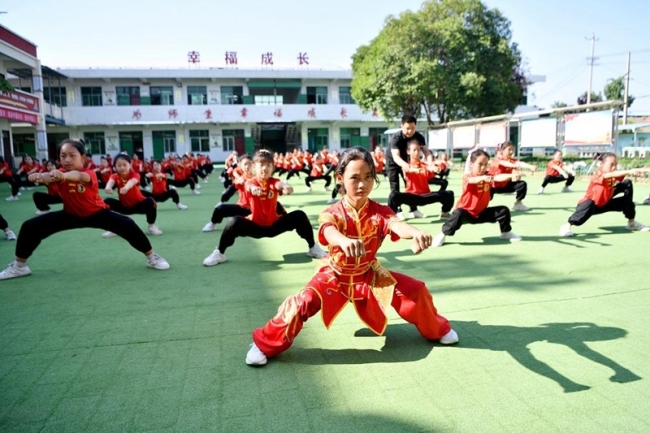 陕西各学校开展欢庆六一活动 童心飞扬，多彩盛宴