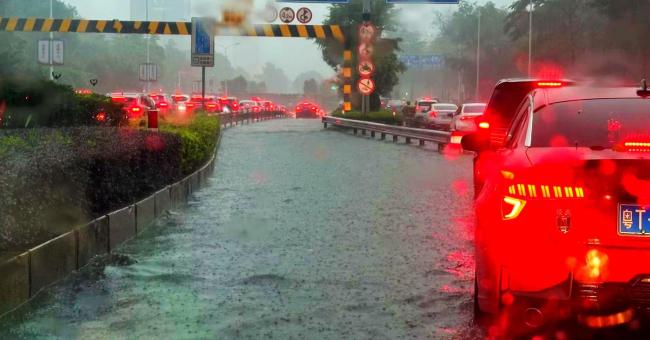 广东中山部分地区发布暴雨红色预警 14镇街停课防御