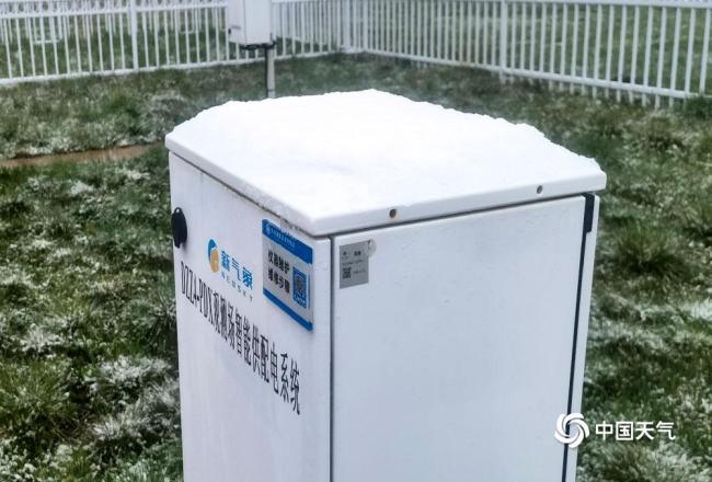 雪花漫天飞舞 青海久治六月迎来降雪