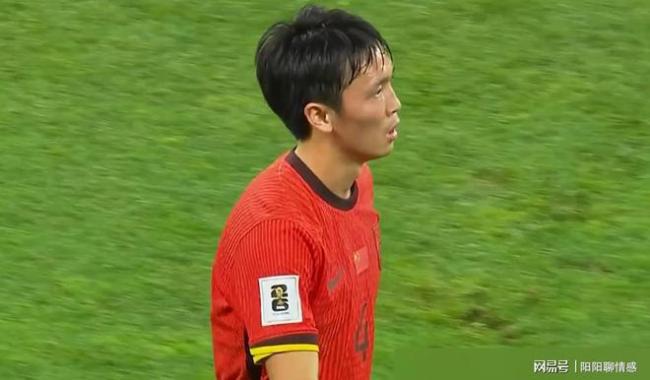 国足落后泰国命悬一线，韩国2-0新加坡