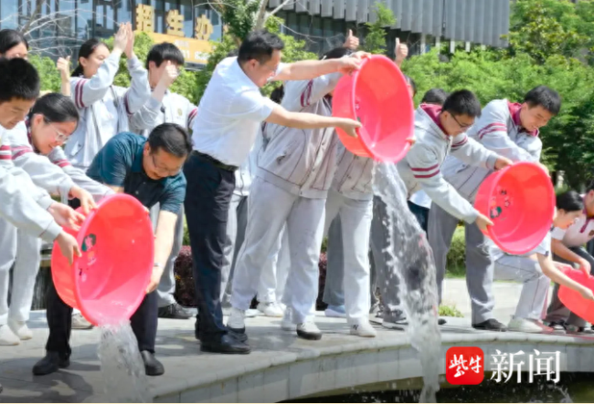 学校为高三学子准备定胜“糕粽”