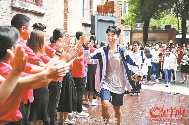 高考次日再接再厉 考生平稳赴考 全力以赴追梦